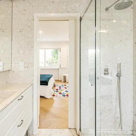 Contemporary Restelo Pool Haven Feriehus *